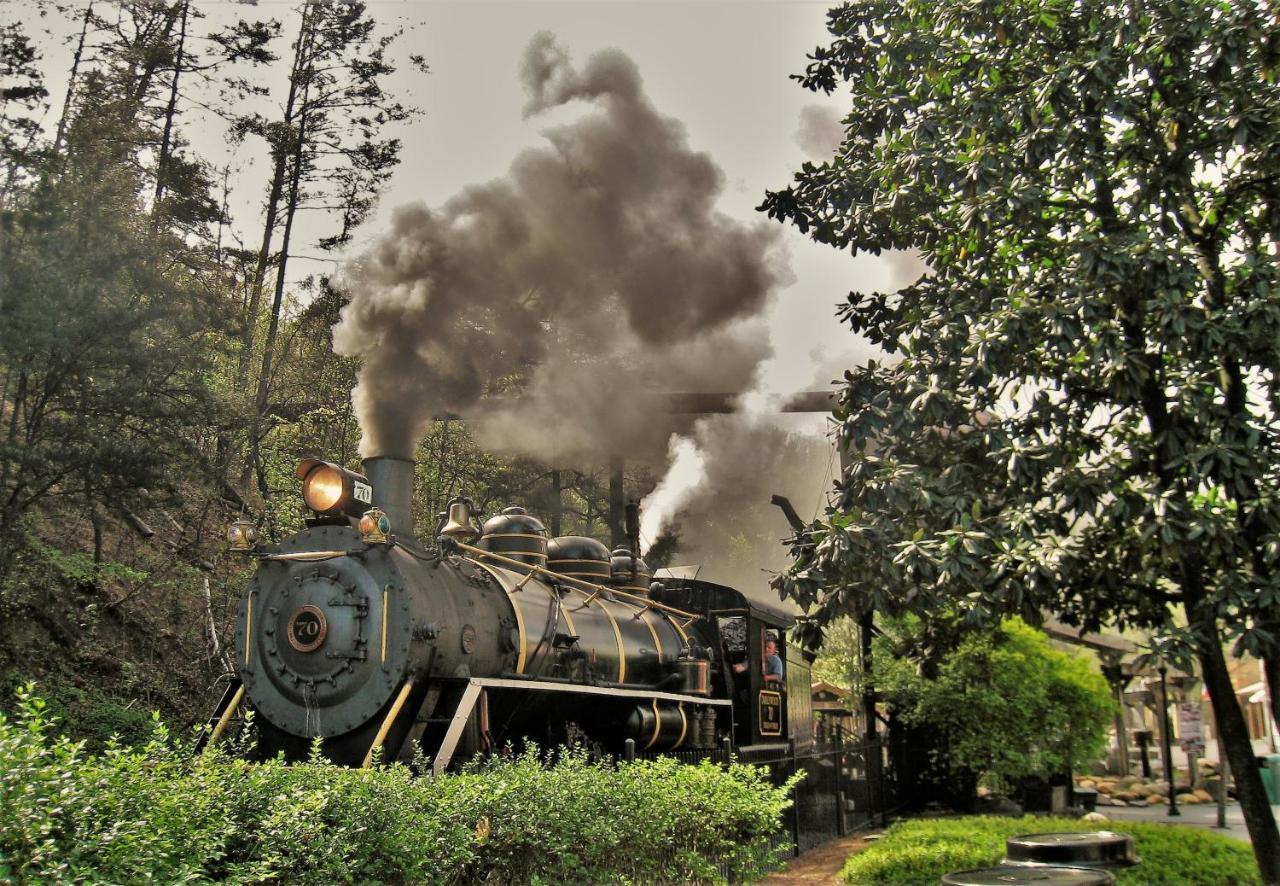 Sweet Seclusion, Hot Tub, Air Hockey, Wifi, 1089 Free Tickets Each Paid Day, Dollywood And More Sevierville Exterior photo